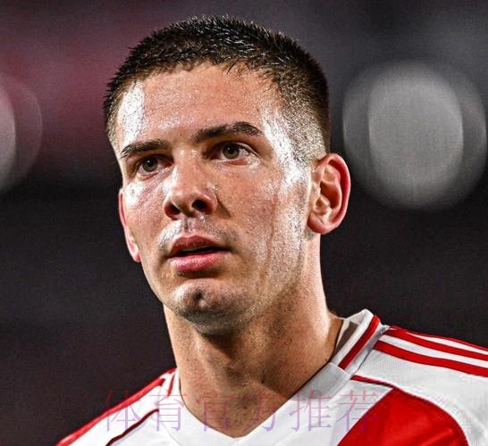 罗马诺:皇马引援名单有阿方索 管理层有人很喜欢他 罗马诺:皇马引援名单有阿方索 管理层有人很喜欢他